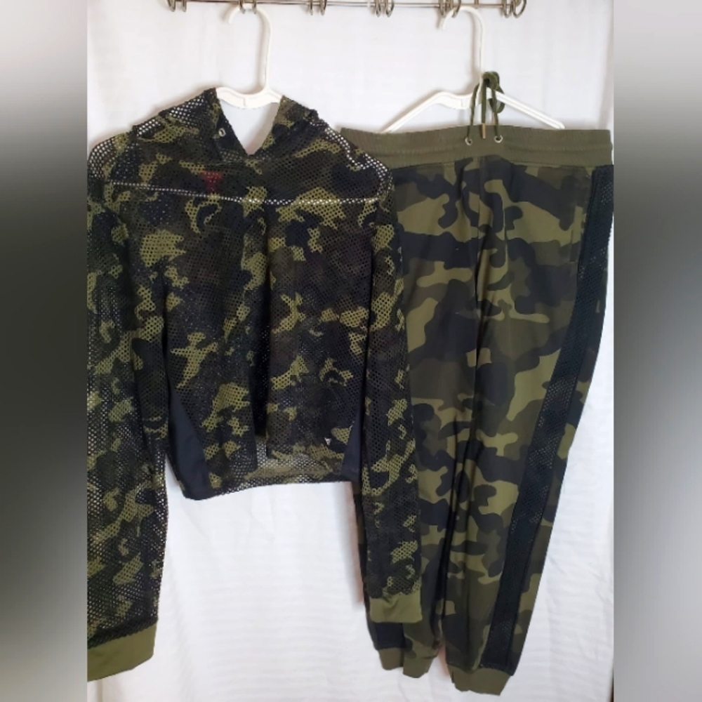 Guess 2 Piece